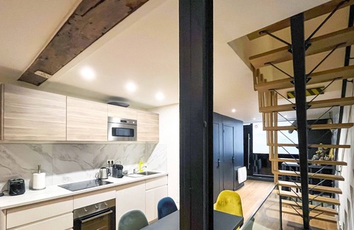 Quartier du Mail Apartment | Urban Flat 31 - Charming Triplex in Paris