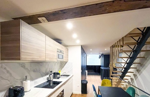 Quartier du Mail Apartment | Urban Flat 31 - Charming Triplex in Paris