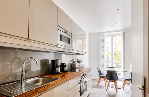 Strasbourg -Saint-Denis Apartment | Urban Flat 57 - Luxury 4BDR Parisian Flat in Paris