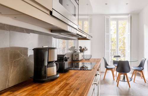 Strasbourg -Saint-Denis Apartment | Urban Flat 57 - Luxury 4BDR Parisian Flat in Paris