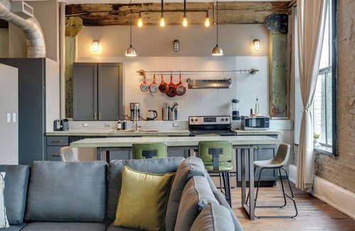 Civil Rights Historic District Apartment | Urban Flat | Covered Parking | Sleeps 8 | Downtown