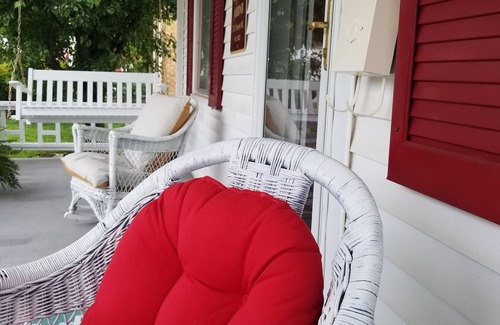 Maysville House | URBAN GETAWAY - .6 Downtown Maysville/Entire House