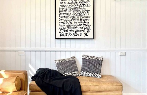Newtown Apartment | Urban Getaway Apartment Ipswich perfect for work