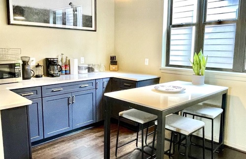 Green Lake House | Urban Green Lake Gem – Modern 2BR Retreat | Block to Lake + Easy FIFA Access