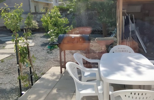 Saumur House | Urban Holiday Home with Tree-Filled Garden