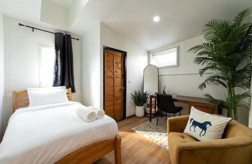 Chang Moi House | URBAN HOUSE I Prime Location I 6 Bedrooms I Old Town I Daily Housekeeping