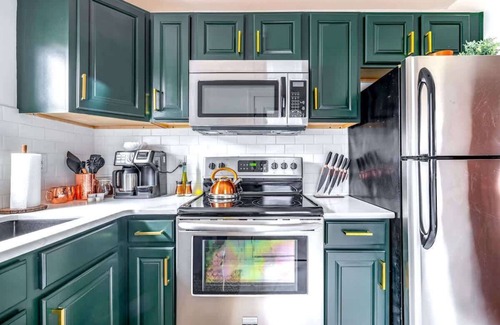 Italian Village House | Urban Jungle - Parking Free - Prime Location - Pets
