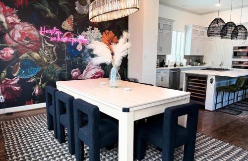 Montrose House | Urban Jungle Retreat in the HTX Skyline