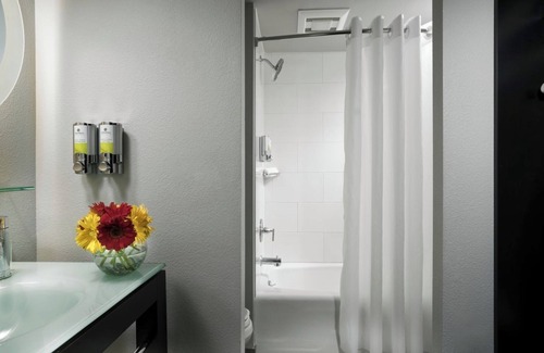 Belltown Hotel | Urban King with Tub at Staypineapple, Hotel FIVE, Downtown! Parking