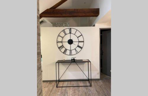 Vesoul Apartment | Urban Loft