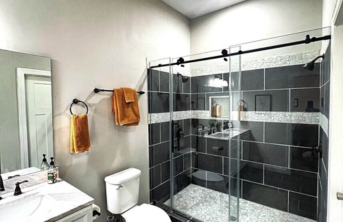 Near Eastside House | Urban Luxe Retreat: Near Indy's Must-See Sights!