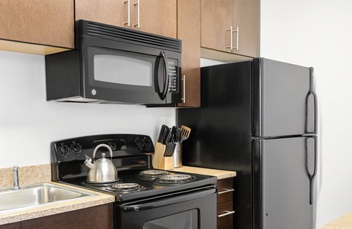 Five Points South Apartment | Urban Mid-Rise Studio | King-Size Stay 3z1