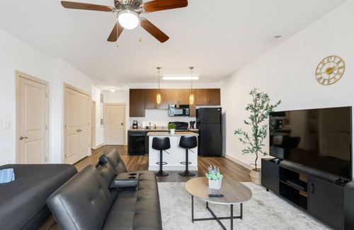 Five Points South Apartment | Urban Mid-Rise Studio | King-Size Stay 3z9