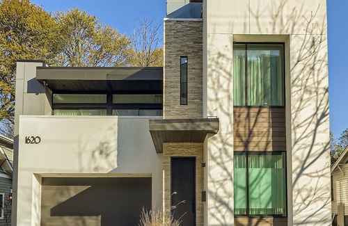 Wilmore House | Urban Modern Abode in SouthEnd Charlotte (with EV Charger)