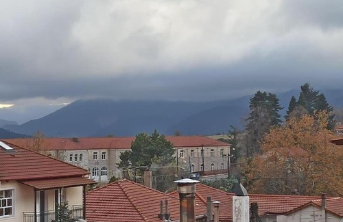 Karpenisi Apartment | Urban Mountain House