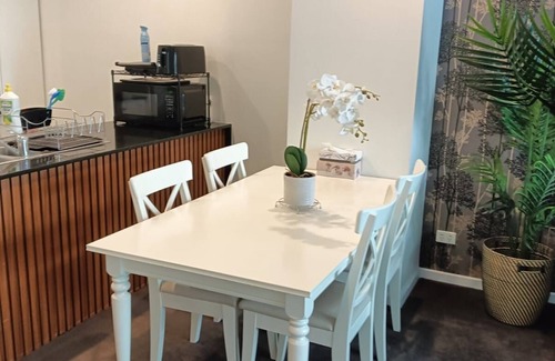 Melbourne Central Business District Apartment | Urban Oasis 3BRs Apartment 2Bath & 1 free Parking