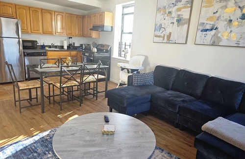 Newark Apartment | Urban Oasis King size Bd/2 Queen Bds Sleeps 7 -NYC/EWR/Pru/NJPAC/AmDreamMall/