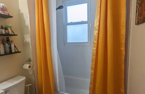 Ampere Apartment | Urban Oasis: Spacious 3-Bedroom Retreat in Newark, Just 30 Minutes from NYC!