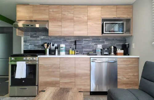 Hayward Apartment | Urban Oasis to Love, Near SF, Free Parking Onsite