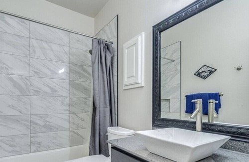 Pflugerville House | Urban Oasis w/prime location, 5BR 2BA,PRIVATE POOL