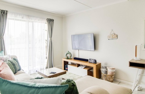 Boksburg Apartment | Urban Oasis apartment near O.R Tambo Airport (JNB) with UPS for loadshedding