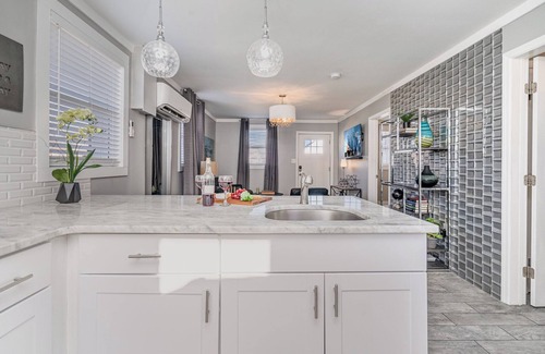 Nashville Cottage | Urban Pearl-2 Bedroom & Private Patio-in Midtown
