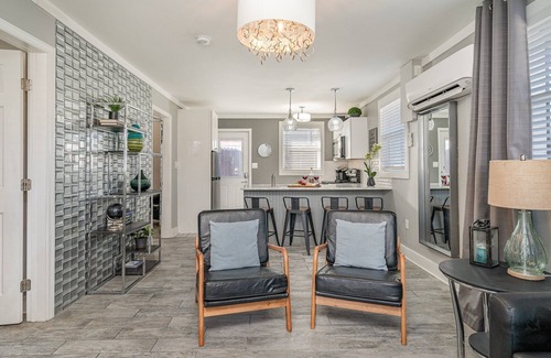 Nashville Cottage | Urban Pearl-2 Bedroom & Private Patio-in Midtown