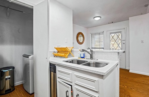 Dallas House | Urban Retreat: Near Downtownn
