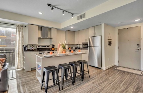 Rio Grande Apartment | Urban Retreat – Prime Location, Resort Amenities, Free Parking!