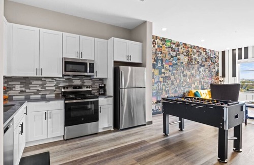 South Nashville Apartment | Urban Retreat: Sleeps 4, Foosball & Mins to DT!