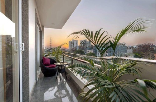 Sushant Lok Apartment | Urban Retreat - Stylish, Ideal for Long Stays