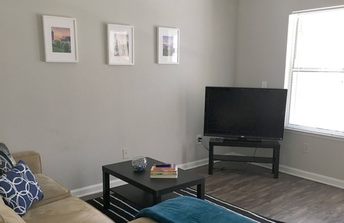 SoNo House | Urban Townhouse 2Bd/2Ba Suite with FREE Parking in the Heart of Atlanta