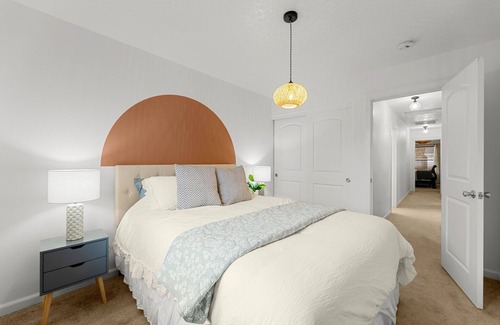 Powellhurst-Gilbert House | Urban Verdant Nest in SE PDX 4th bedroom/office/20 mins to PDX airport