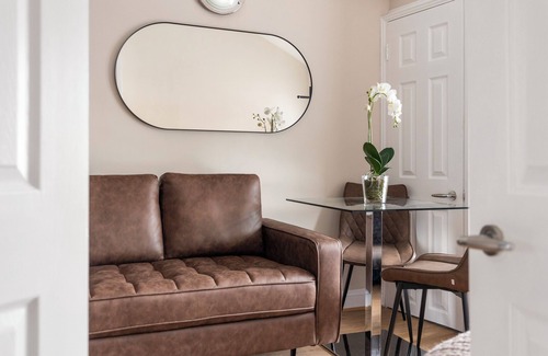 Cripplegate Apartment | Urban Vibes, Modern 2BR Flat in Prime London Spot