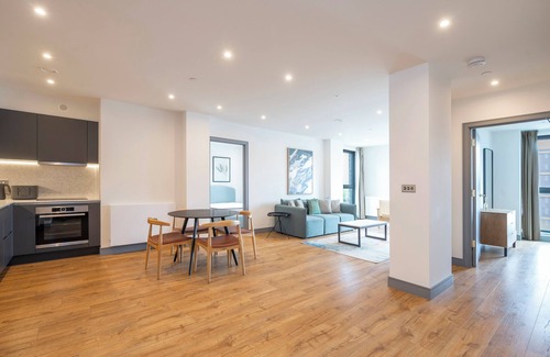 Tottenham Hale Apartment | Urban Vista Rooftop Living
