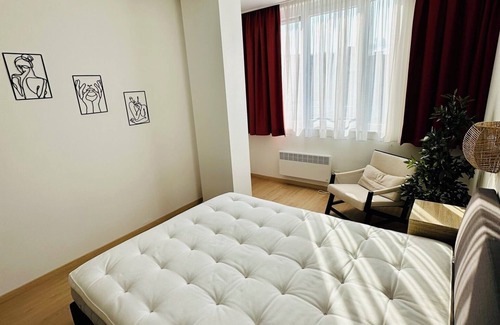 Lower Town Apartment | UrbanStay Suites - Modern 2-Bedroom Apartment in the Heart of Brussels, Grand Place