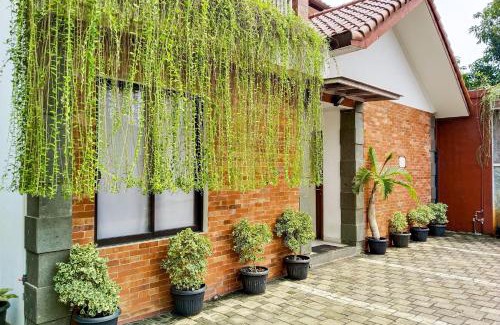 Bekasi Hotel | Urbanview DeJati House Jatikramat Bekasi