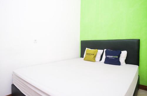 Semarang Hotel | Urbanview Hotel AVA Semarang near Akademi Kepolisian Semarang by RedDoorz
