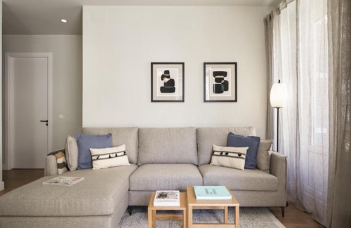 San Sebastian Centro Apartment | Urbieta Suite by FeelFree Rentals