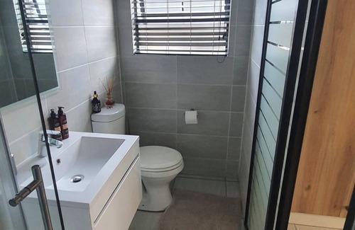 Kempton Park Apartment | URlyfstyle Cottage Near O. R Tambo international Airport