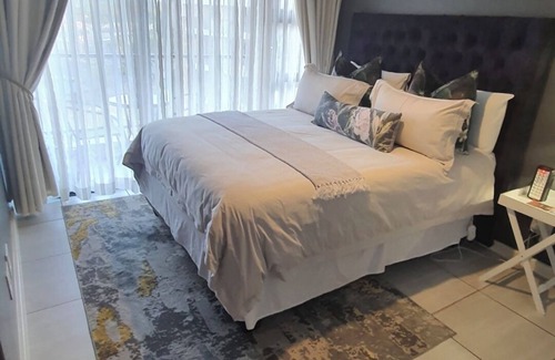 Kempton Park Apartment | URlyfstyle Cottage Near O. R Tambo international Airport