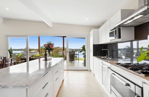 Urunga House | Urunga Magic – A beautiful waterfront retreat in Urunga with serene river and ocean views