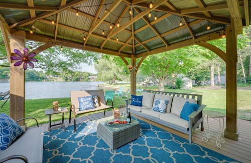 Drayton Plains Cottage | Vintage Susin Lake Cottage w/Deck & Hot Tub!