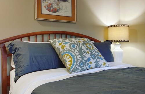 Drayton Plains Cottage | Peaceful Rustic Oasis - Private Cottage on 5 acres