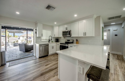 Matlacha Isles Villa | Outstanding 3 BR waterfront pool home in Matlacha Isles/kayaks/fishing poles