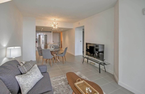 Town Square Condo | Enjoy Exquisite Views from This Luxurious Miami Condo