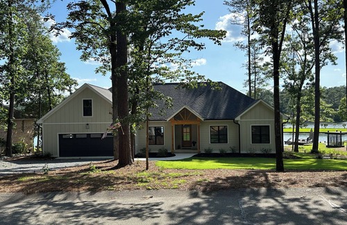 Seven Lakes House | US Open! Beautiful Brand New Home on large Private Lake 11m from Pinehurst #2!