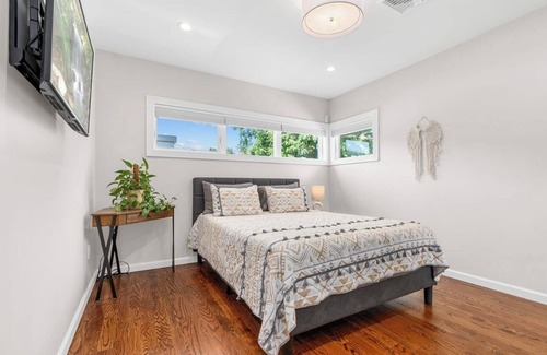 Queens House | US Open Private, Comfy Suite w Parking-Bayside, Queens
