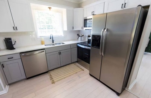 Dentsville House | USC Cottage - Sleeps 8+ Wheel Chair Accessible