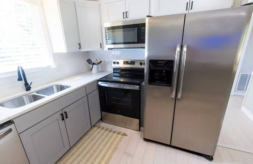 Dentsville House | USC Cottage - Sleeps 8+ Wheel Chair Accessible